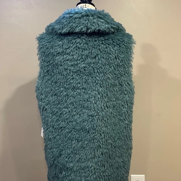 UGG Tammie Faux Fur Vest - Picture 6 of 7